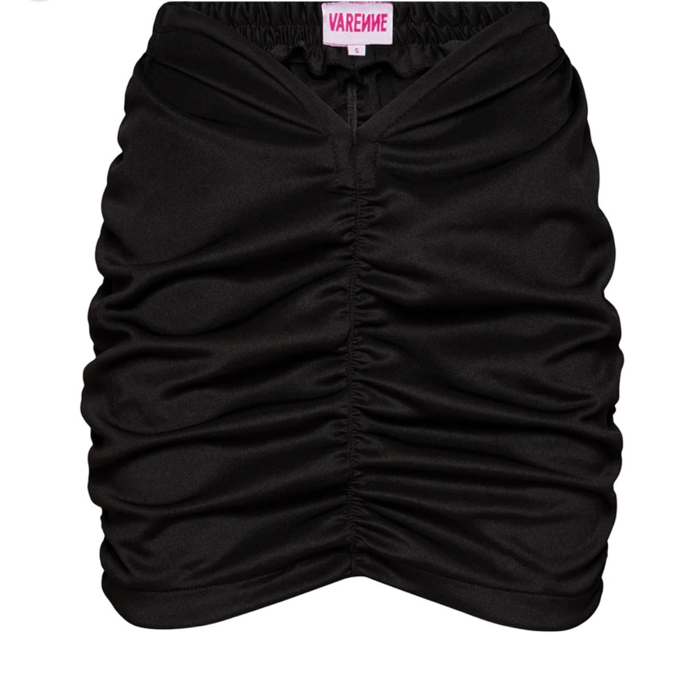 Varenne V cut ruched black mini skirt